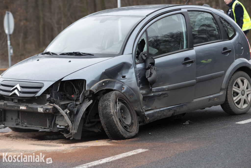 Kolizja dwóch aut przed Racotem