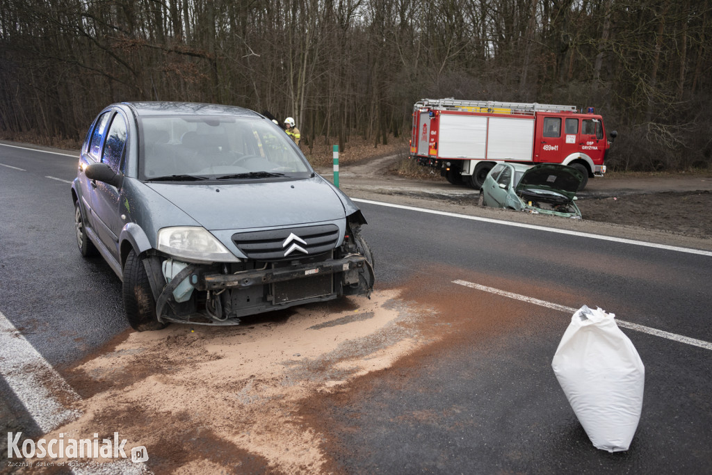 Kolizja dwóch aut przed Racotem