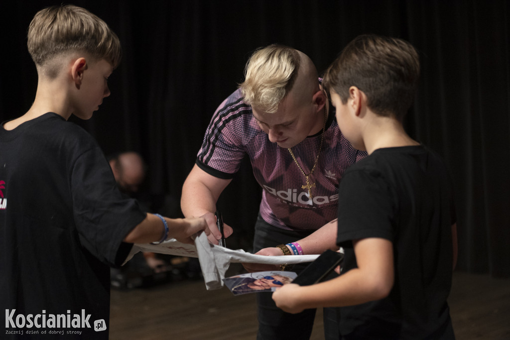 Skolim w Kościanie. Autografy i zdjęcia z fanami