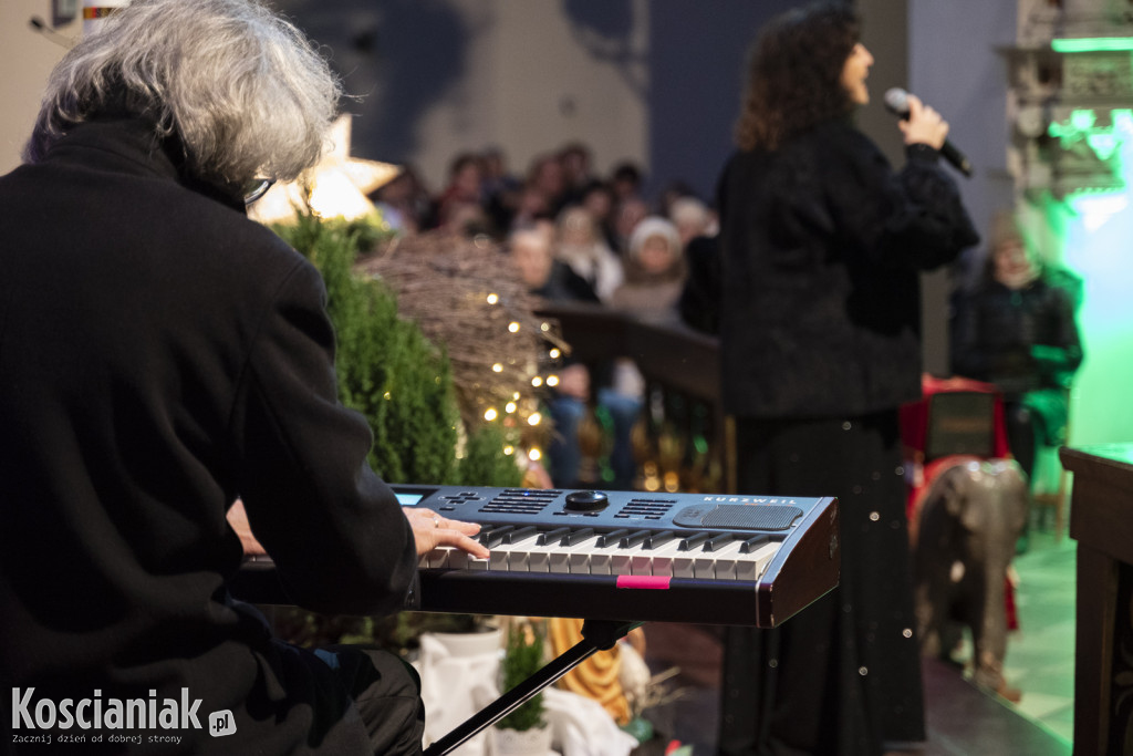 Koncert kolęd Eleni w farze