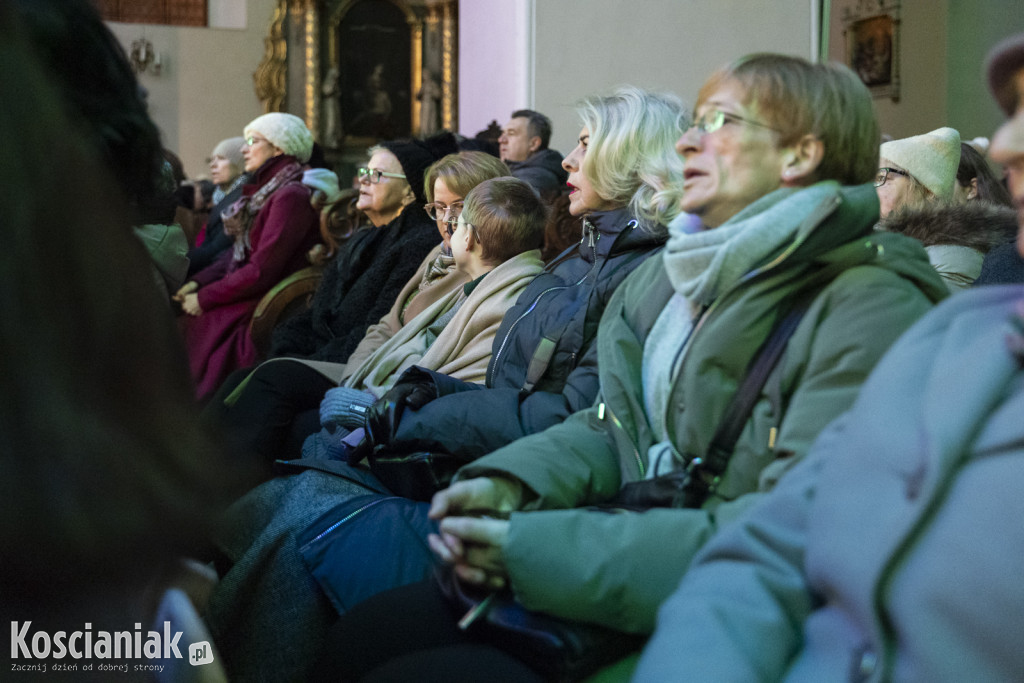 Koncert kolęd Eleni w farze