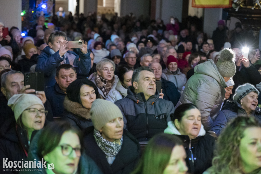 Koncert kolęd Eleni w farze