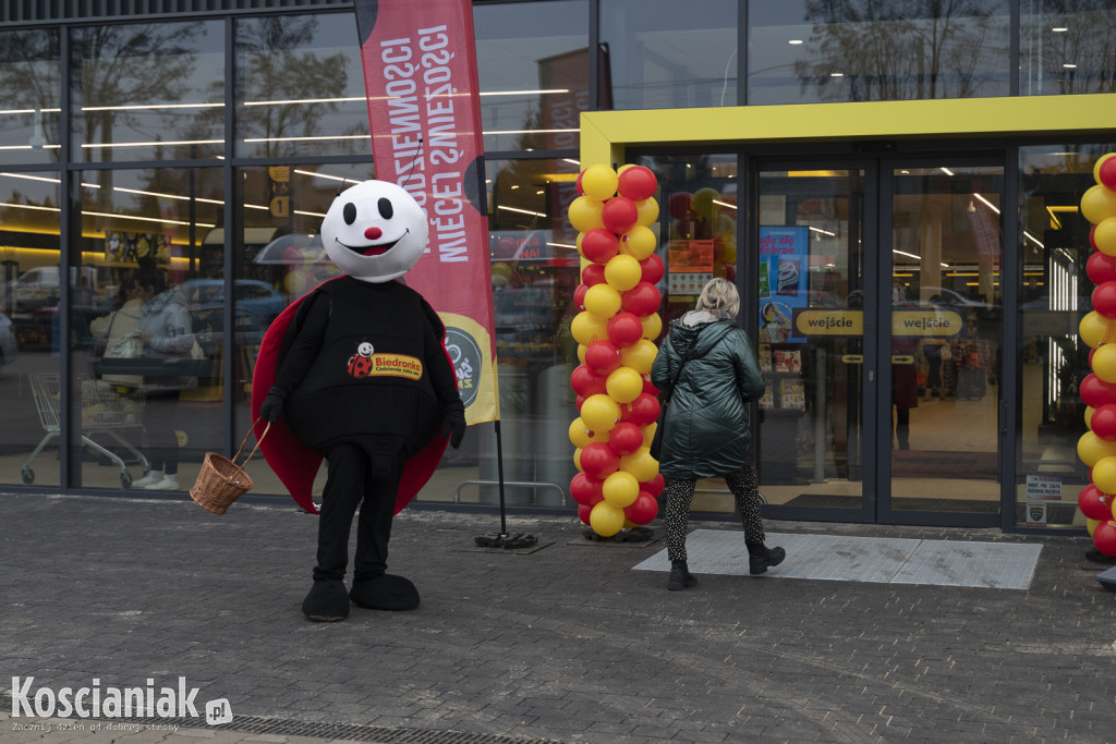 Biedronka w budynku po Tesco już otwarta