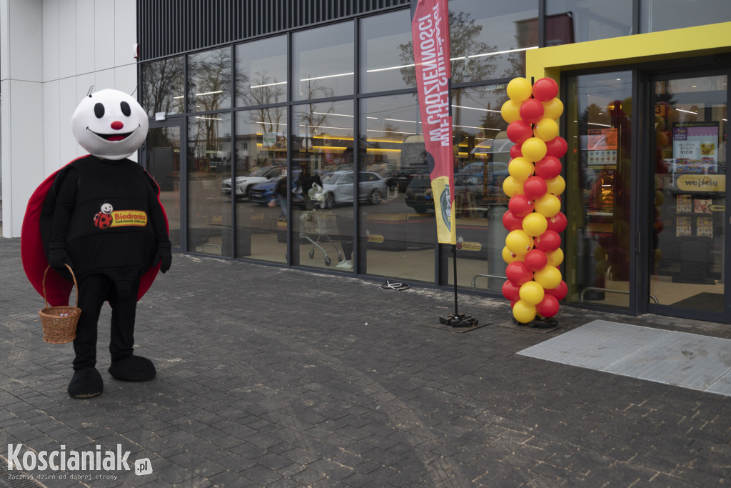 Biedronka w budynku po Tesco już otwarta