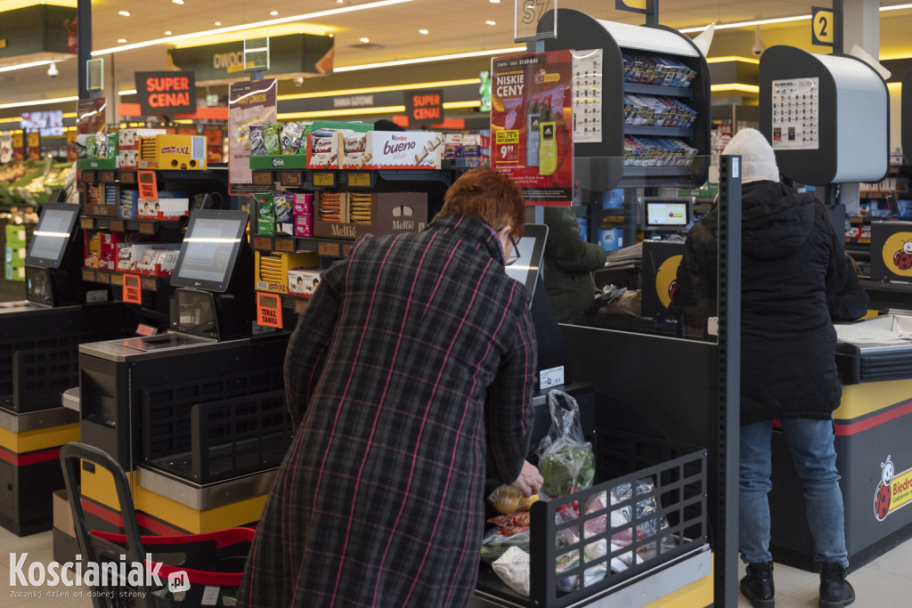 Biedronka w budynku po Tesco już otwarta