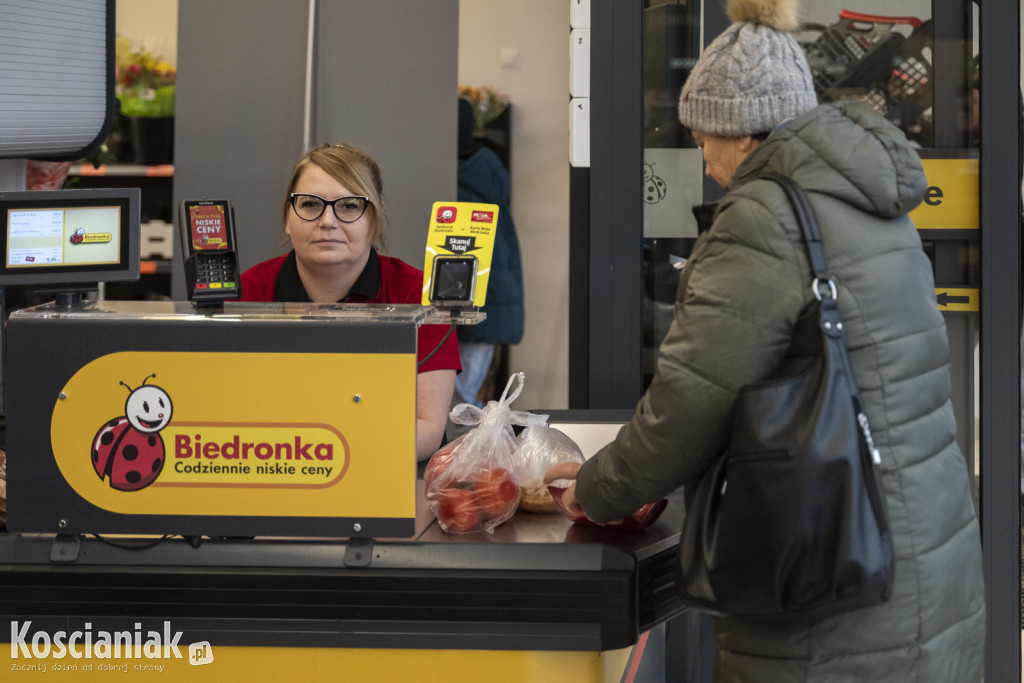 Biedronka w budynku po Tesco już otwarta