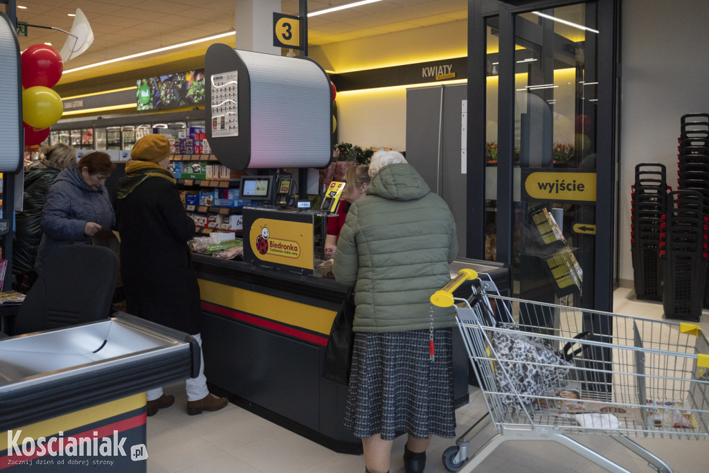 Biedronka w budynku po Tesco już otwarta