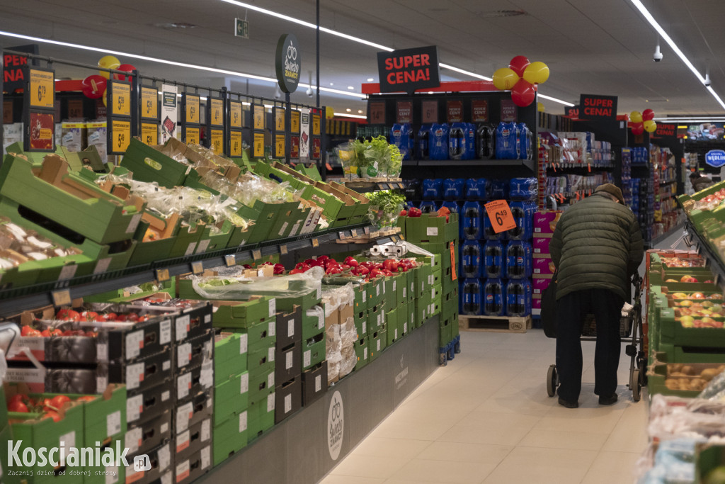 Biedronka w budynku po Tesco już otwarta