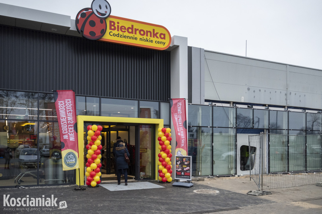 Biedronka w budynku po Tesco już otwarta