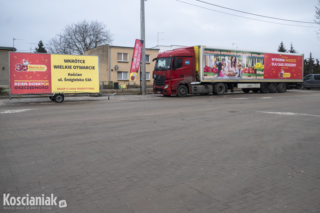 Biedronka w budynku po Tesco już otwarta