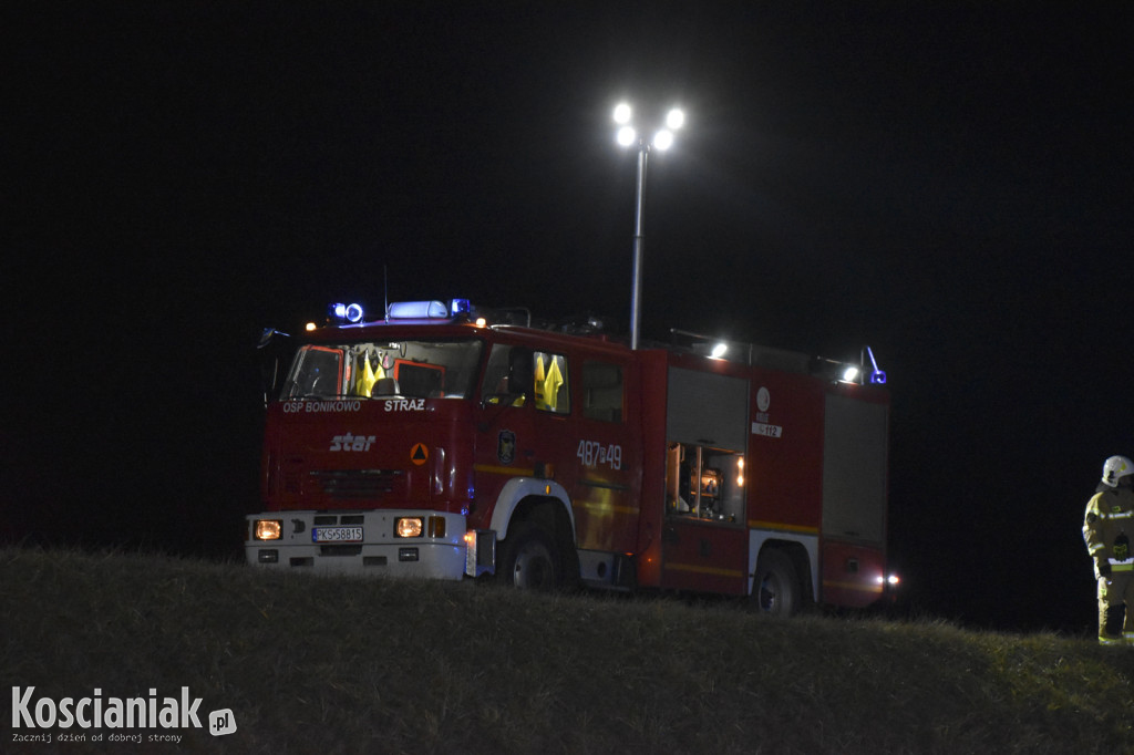 Zderzenie trzech pojazdów na dojeździe do „eski”