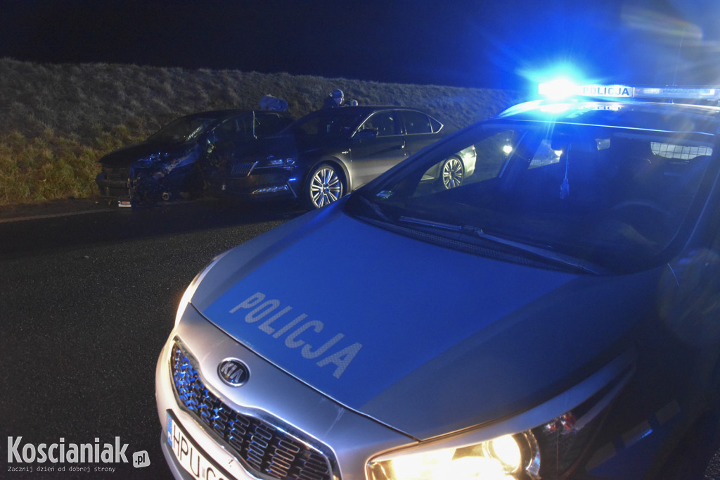 Zderzenie trzech pojazdów na dojeździe do „eski”