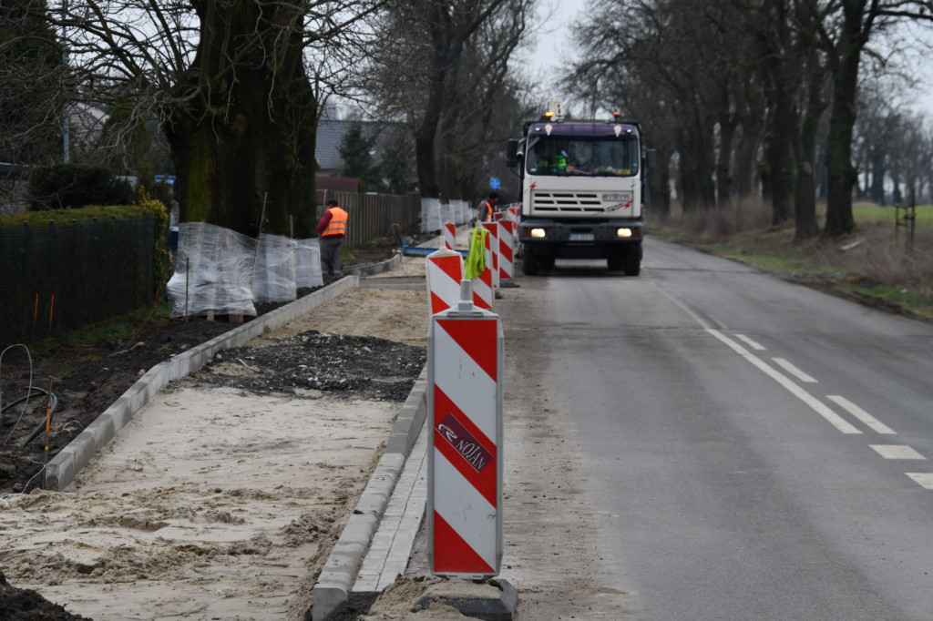 Budują ścieżkę rowerową w Widziszewie