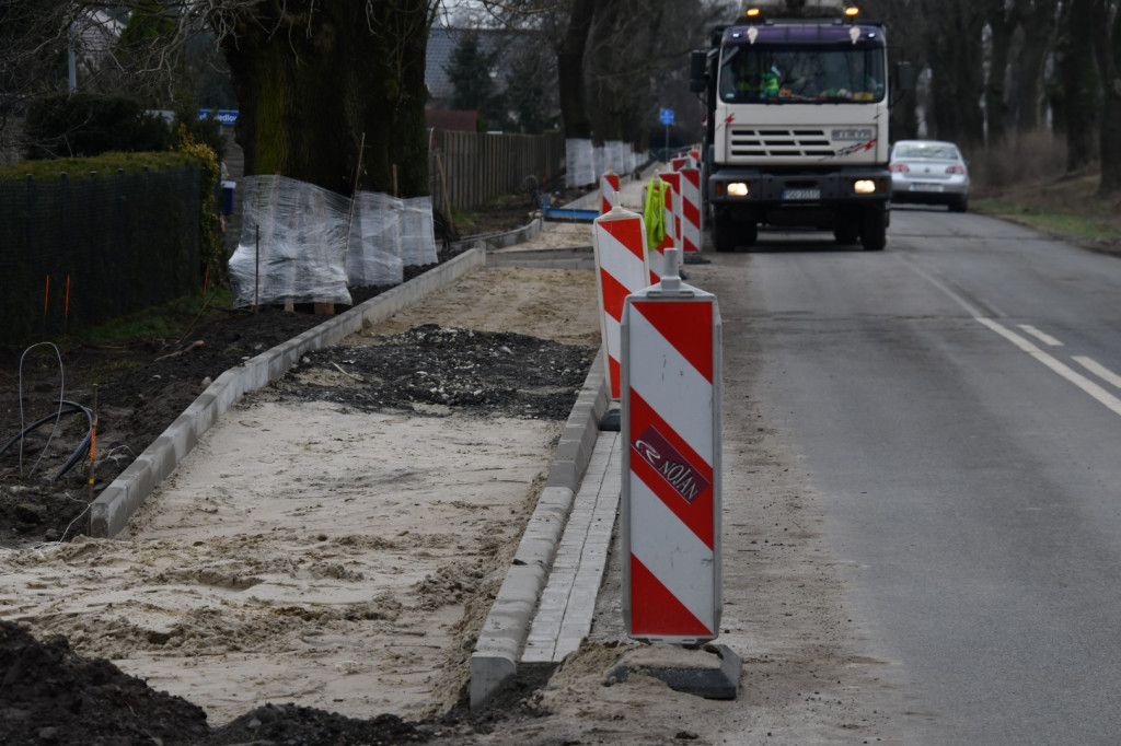 Budują ścieżkę rowerową w Widziszewie