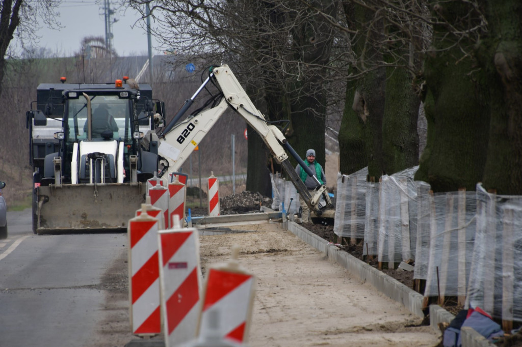 Budują ścieżkę rowerową w Widziszewie