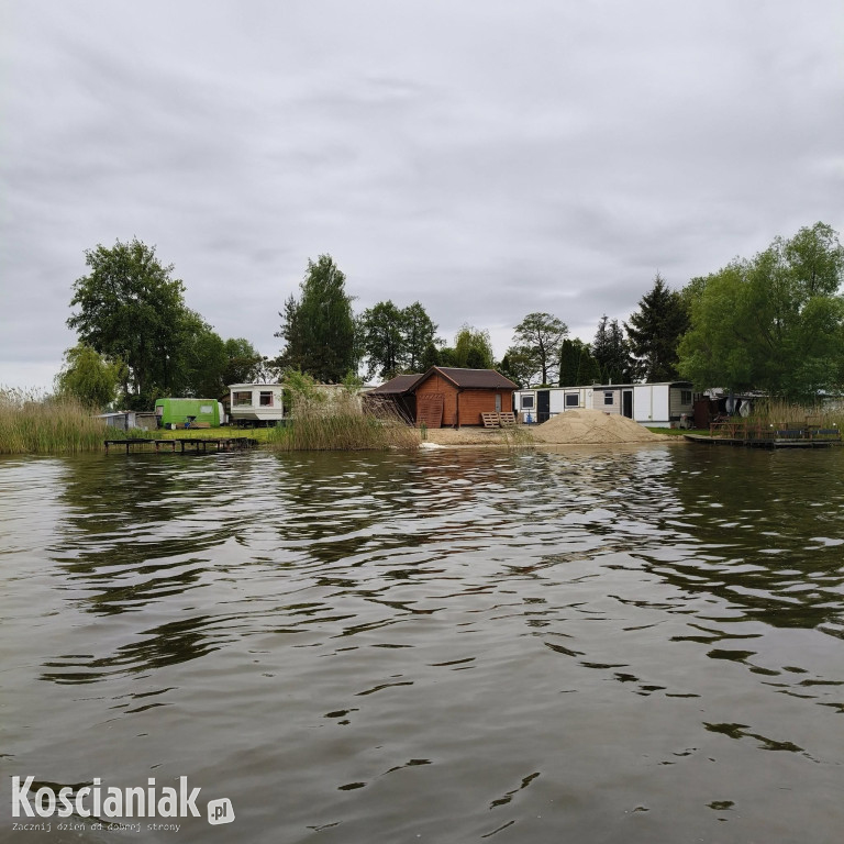 Kontrolowali wędkarzy nad jeziorami powiatu