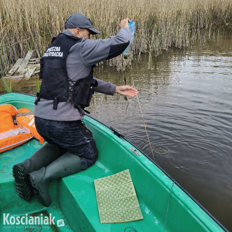 Kontrolowali wędkarzy nad jeziorami powiatu