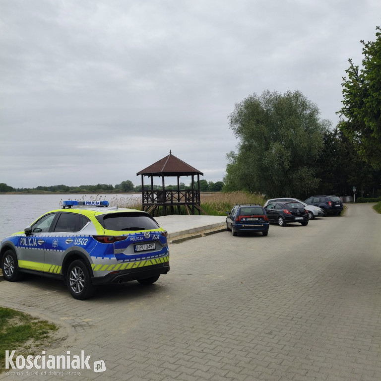 Kontrolowali wędkarzy nad jeziorami powiatu