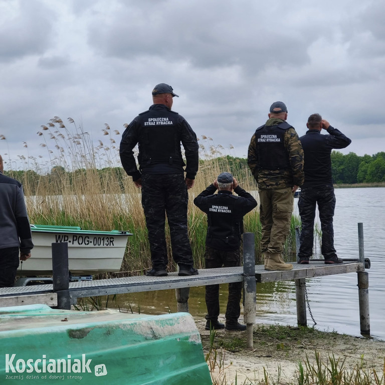 Kontrolowali wędkarzy nad jeziorami powiatu