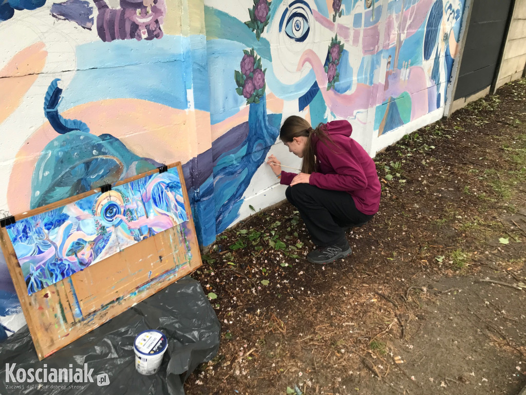Kolejny mural przy KOK-u już prawie gotowy