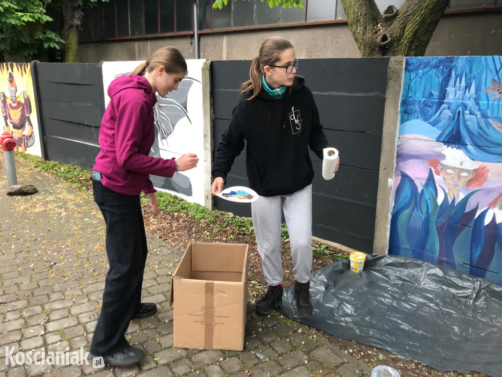 Kolejny mural przy KOK-u już prawie gotowy