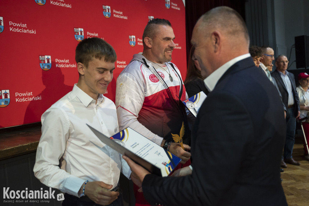Nagrody dla sportowców od starosty kościańskiego