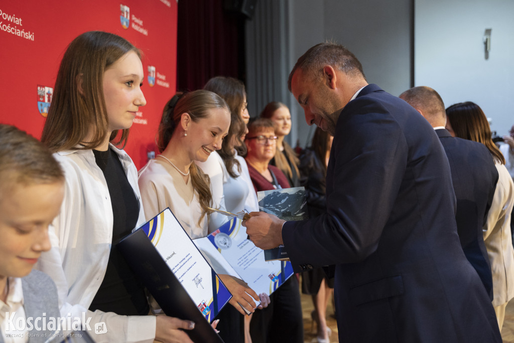 Nagrody dla sportowców od starosty kościańskiego