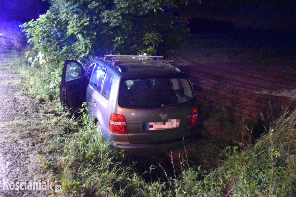 Wjechał w drzewo. Był pijany