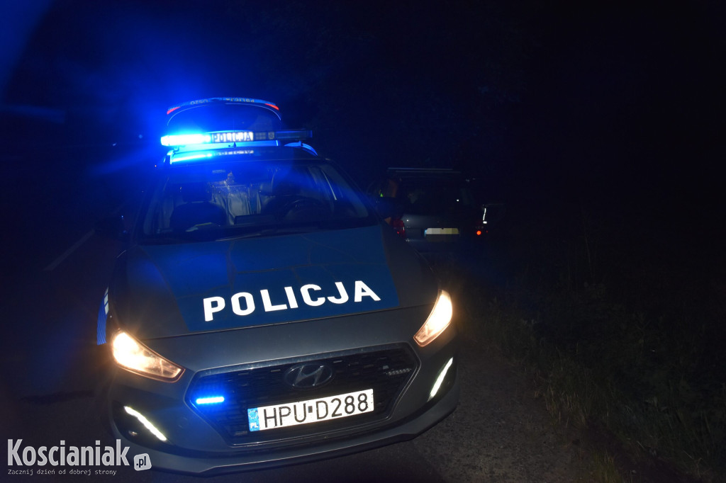 Wjechał w drzewo. Był pijany