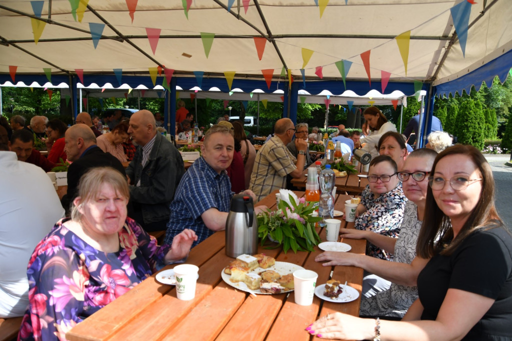 Taneczny piknik w DPS-ie w Jarogniewicach