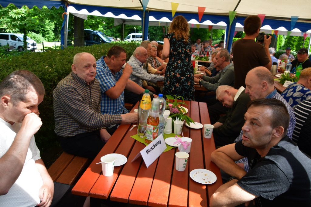 Taneczny piknik w DPS-ie w Jarogniewicach