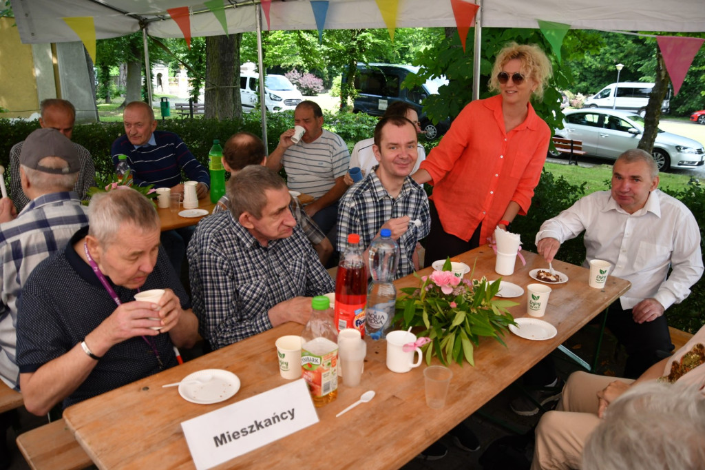 Taneczny piknik w DPS-ie w Jarogniewicach