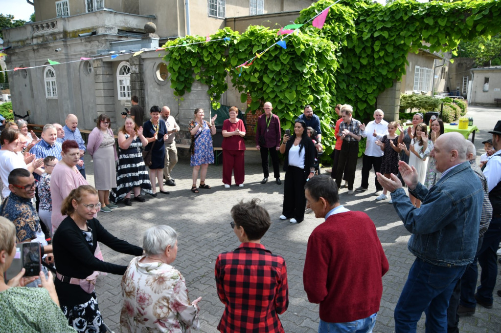 Taneczny piknik w DPS-ie w Jarogniewicach