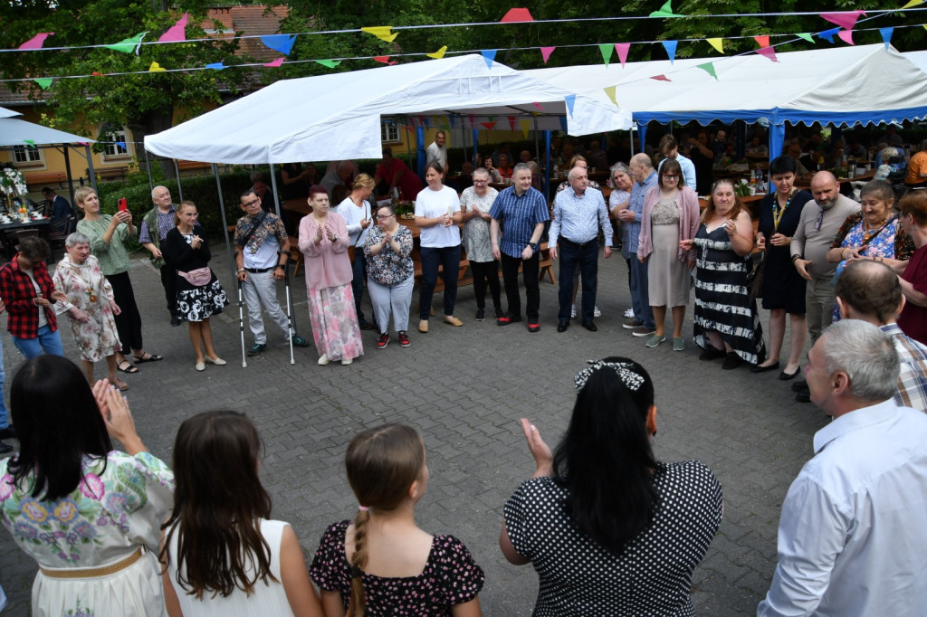 Taneczny piknik w DPS-ie w Jarogniewicach