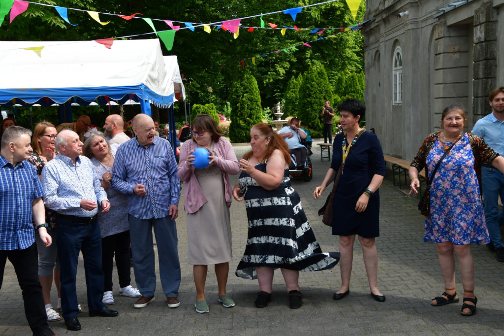 Taneczny piknik w DPS-ie w Jarogniewicach