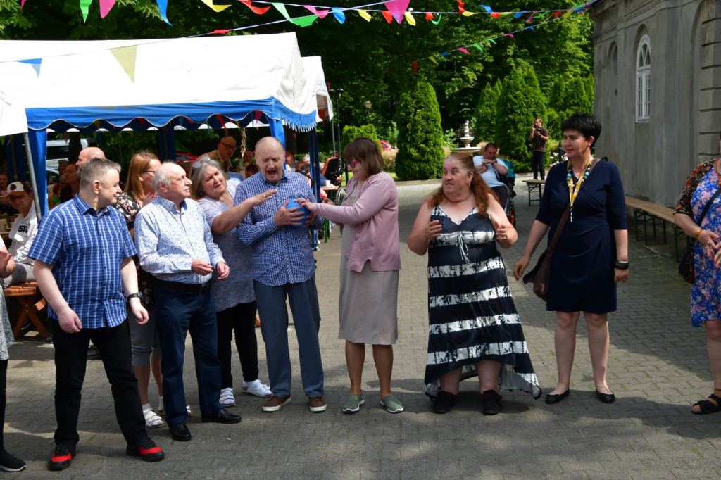 Taneczny piknik w DPS-ie w Jarogniewicach