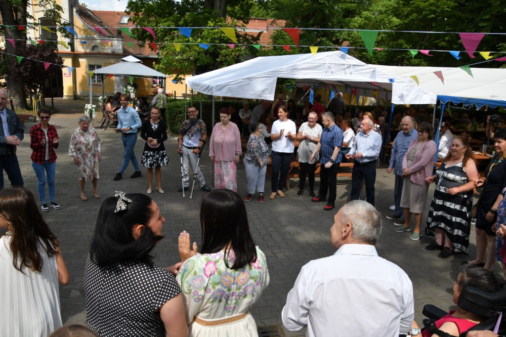 Taneczny piknik w DPS-ie w Jarogniewicach