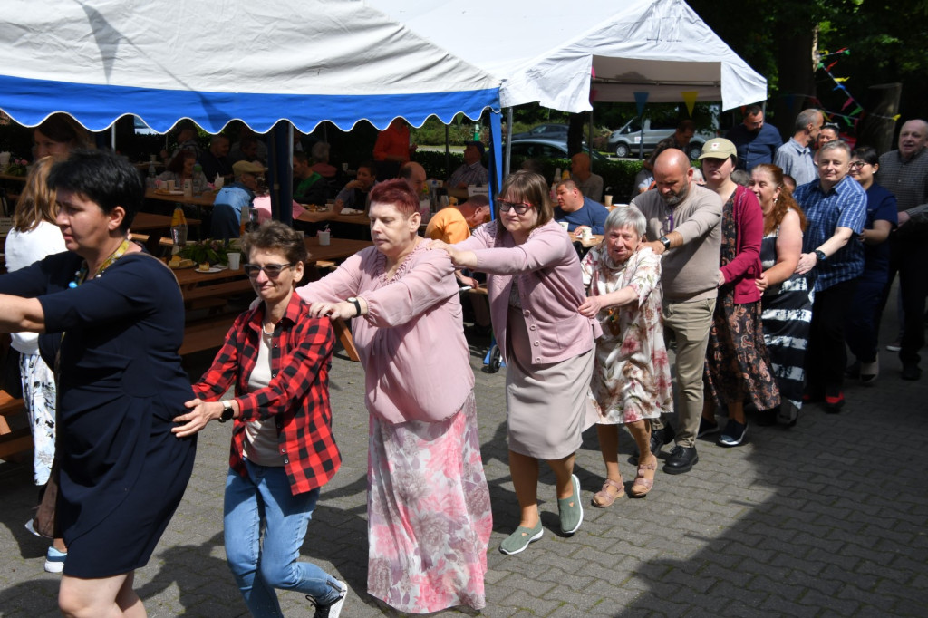 Taneczny piknik w DPS-ie w Jarogniewicach