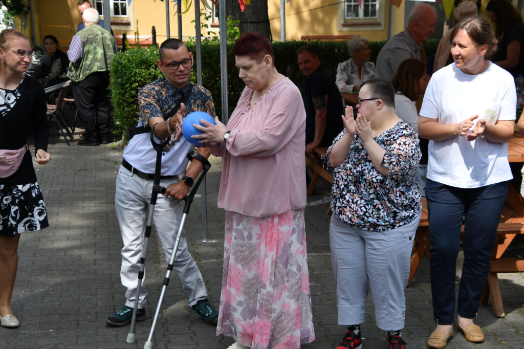 Taneczny piknik w DPS-ie w Jarogniewicach