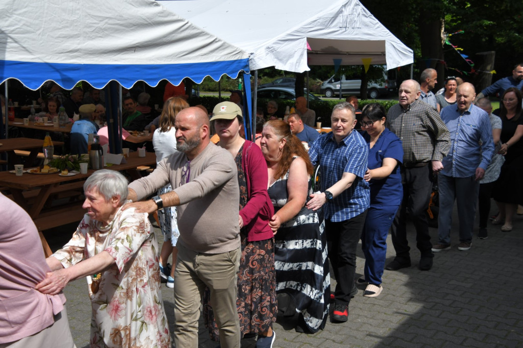 Taneczny piknik w DPS-ie w Jarogniewicach