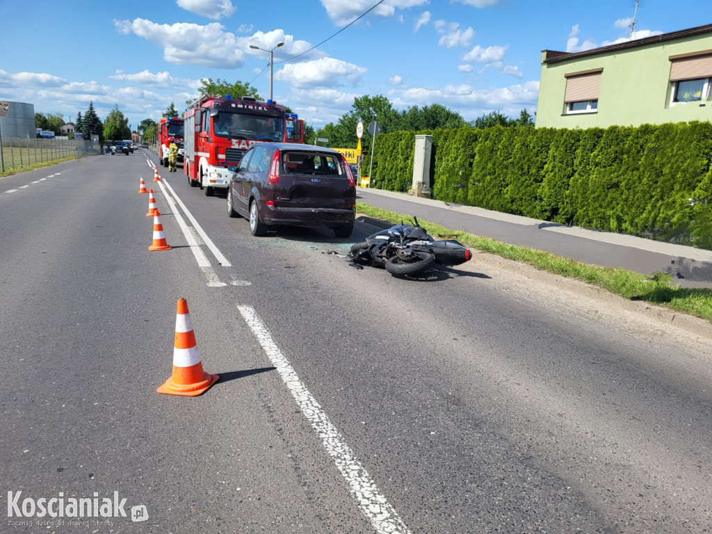 Motocyklista uderzył w samochód osobowy