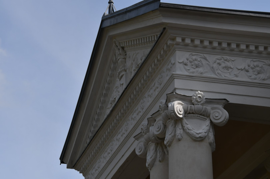 Pałac w Jarogniewicach odzyskuje blask