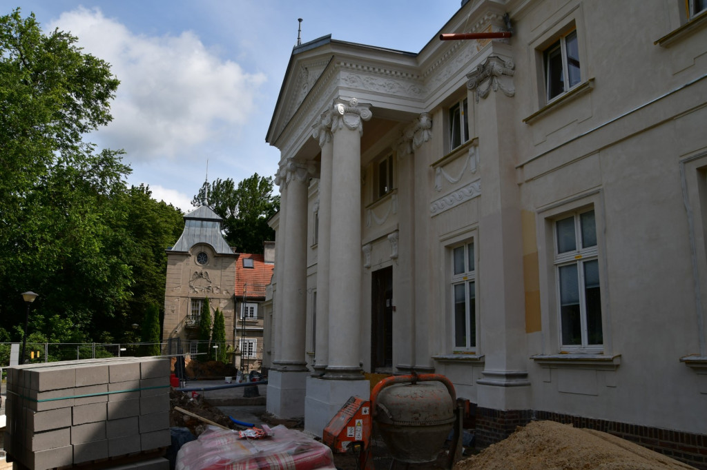 Pałac w Jarogniewicach odzyskuje blask
