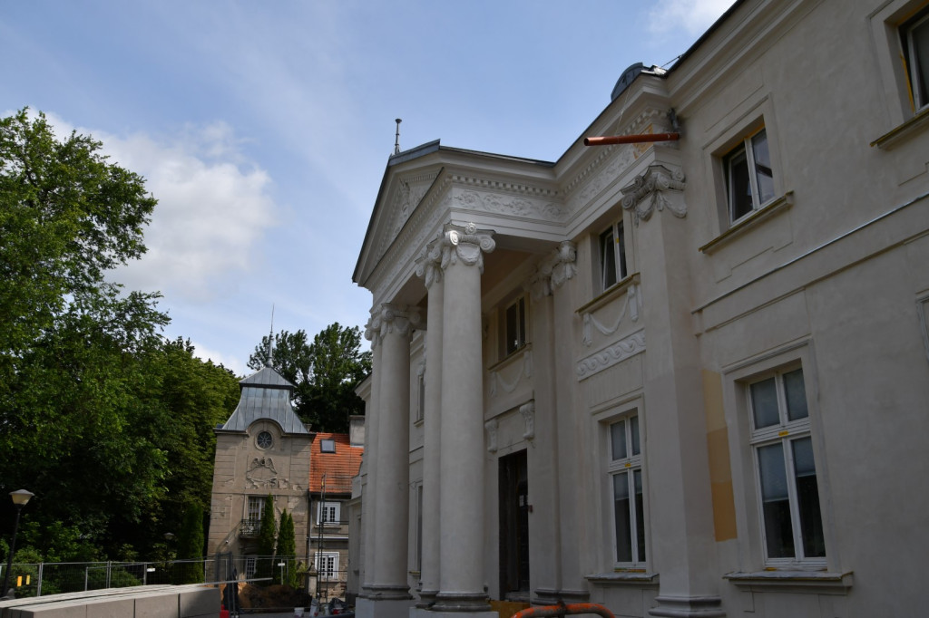 Pałac w Jarogniewicach odzyskuje blask