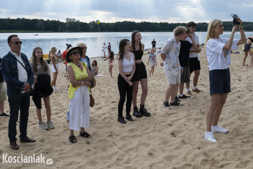 Noc Świętojańska i koncert na plaży w Nowym Dębcu
