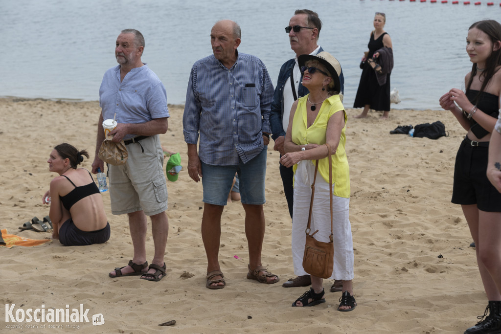 Noc Świętojańska i koncert na plaży w Nowym Dębcu