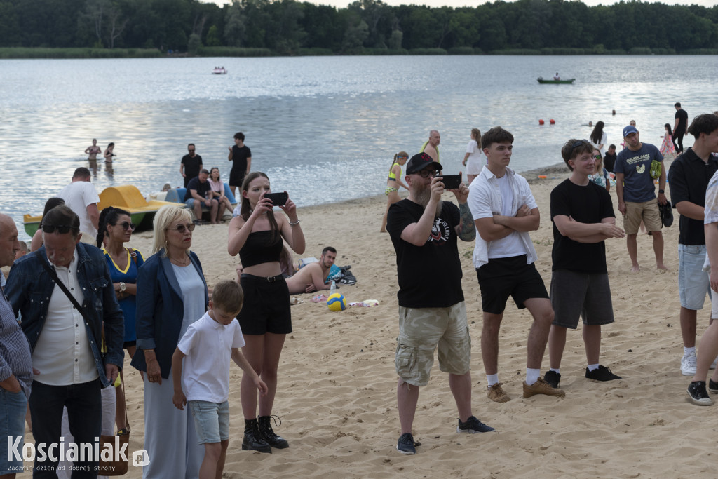 Noc Świętojańska i koncert na plaży w Nowym Dębcu
