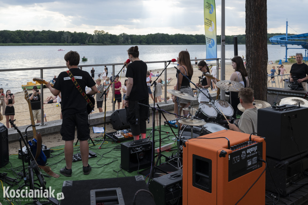 Noc Świętojańska i koncert na plaży w Nowym Dębcu