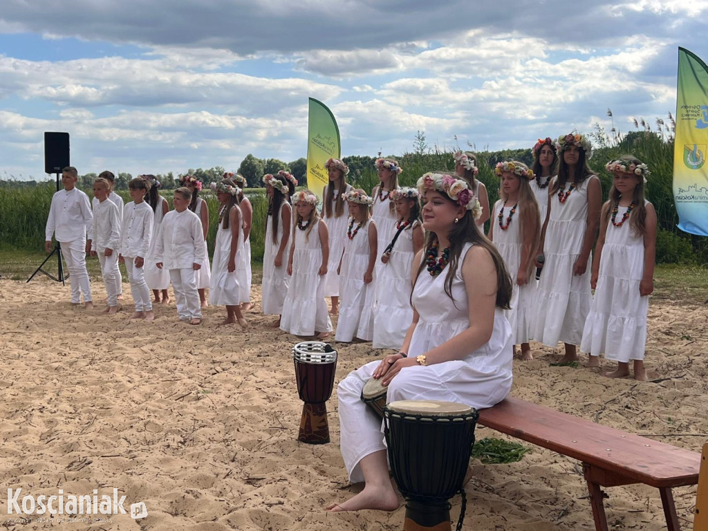 Noc Świętojańska i koncert na plaży w Nowym Dębcu