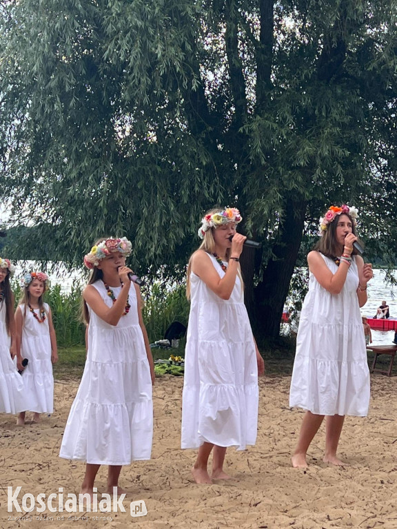 Noc Świętojańska i koncert na plaży w Nowym Dębcu